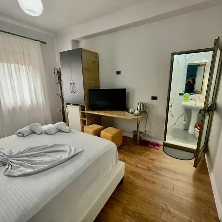 Private Entry And Bathroom *