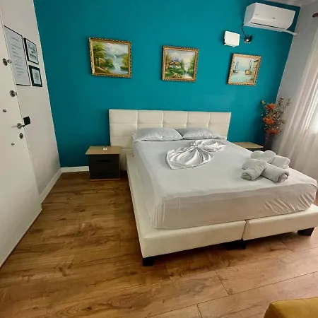 Private Entry And Bathroom * Tirana
