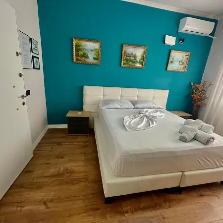 Private Entry And Bathroom *