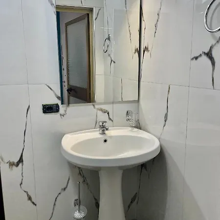 Casa de hóspedes Private Entry And Bathroom Tirana