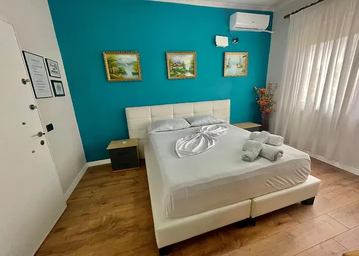 Private Entry And Bathroom Tirana