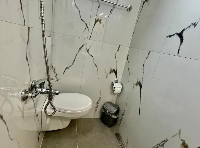 Private Entry And Bathroom Tirana